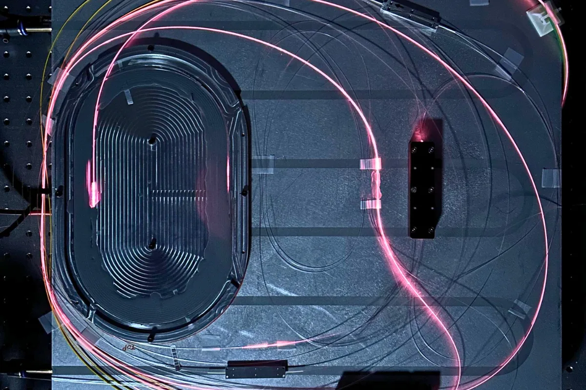 أبوظبي تضع بصمتها في مستقبل الليزر.. إطلاق جيل جديد للجراحة الدقيقة