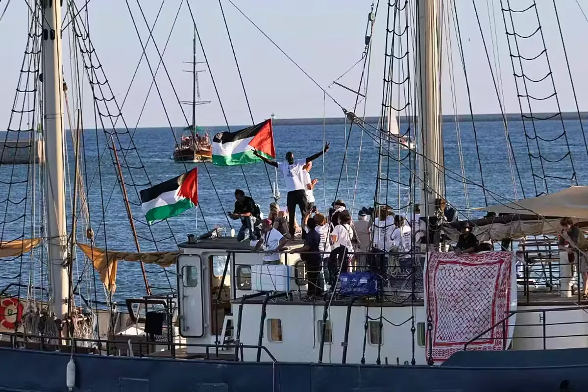 إسرائيل تعترض آخر سفينة من أسطول المساعدات المتوجه إلى غزة
