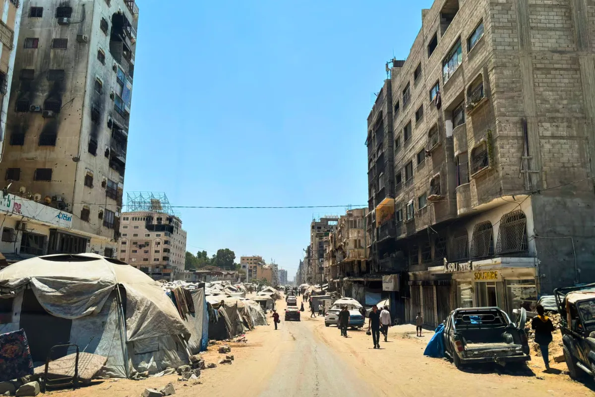 رئيس وزراء بريطانيا يرحّب باتفاق غزة ويدعو إلى تسريع تنفيذه