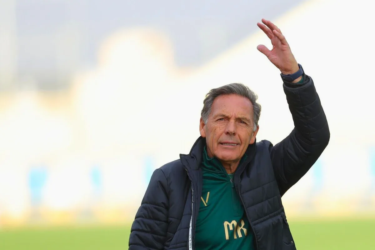 وفاة المدرب الأرجنتيني ميغل أنخل روسو عن 69 عاما