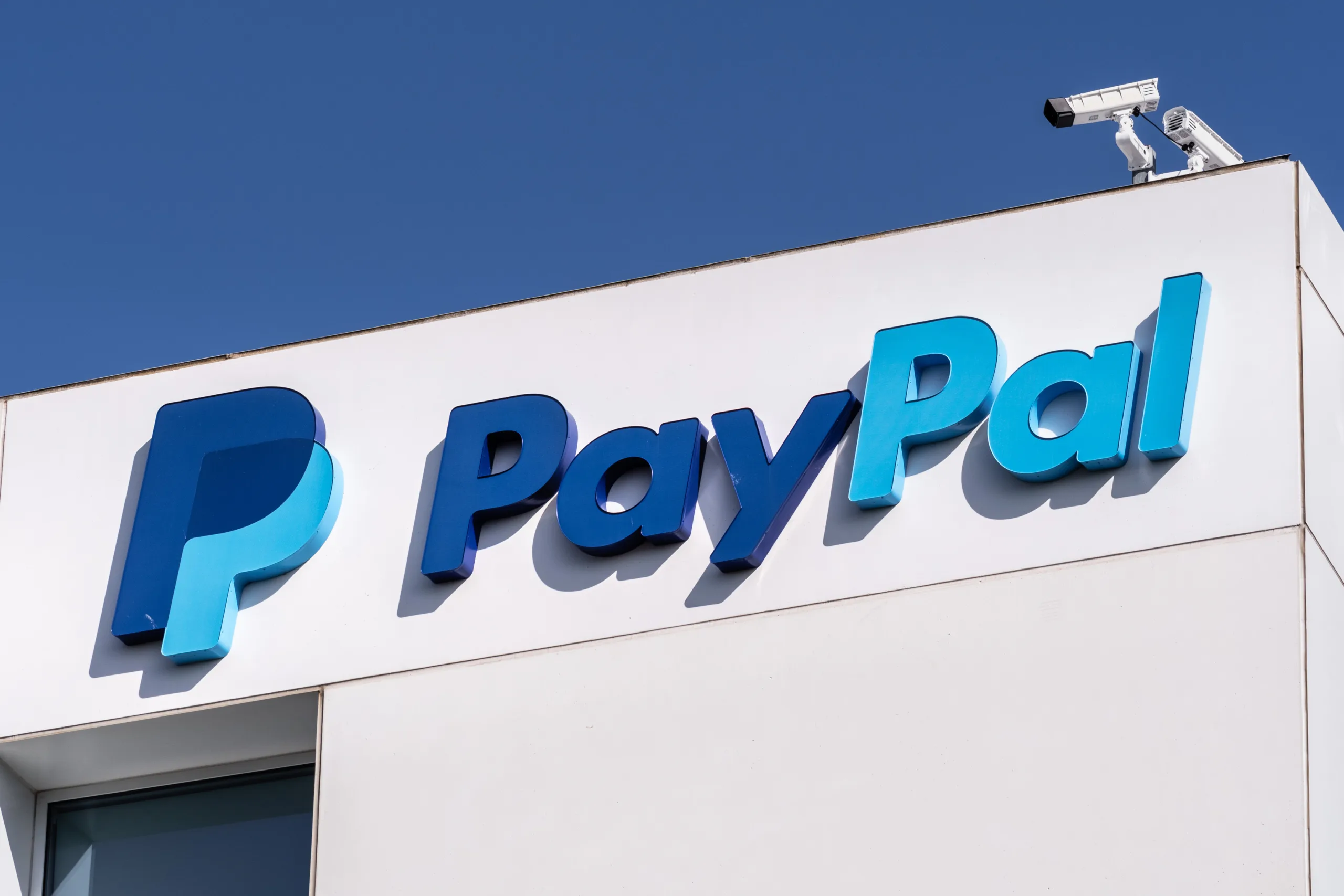 PayPal توقع اتفاقية مع OpenAI لتصبح أول محفظة مدفوعات في ChatGPT