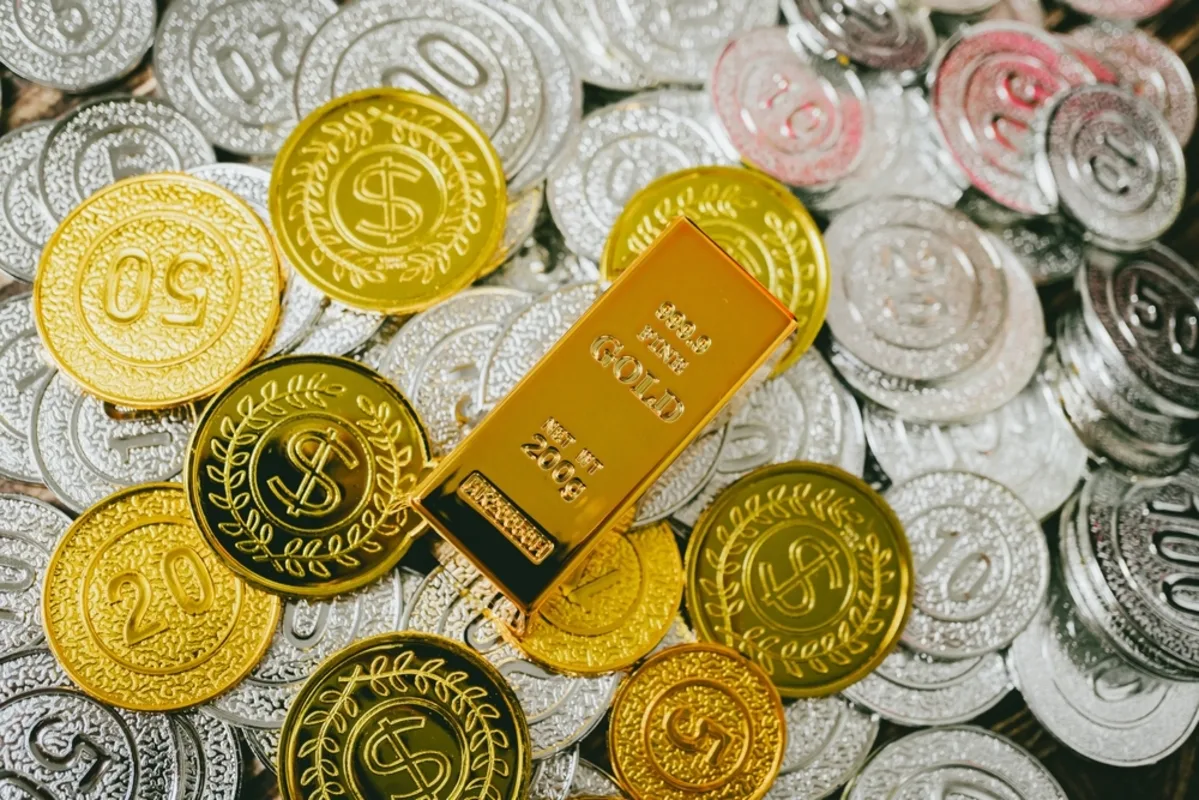 ارتفاع قياسي في أسعار الذهب بدعم من الإقبال على الأصول الآمنة