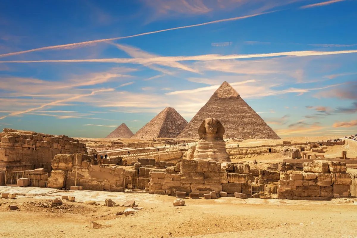 مصر… أنباء عن سرقة لوحة أثرية من مقبرة «خنتي كا» في سقارة