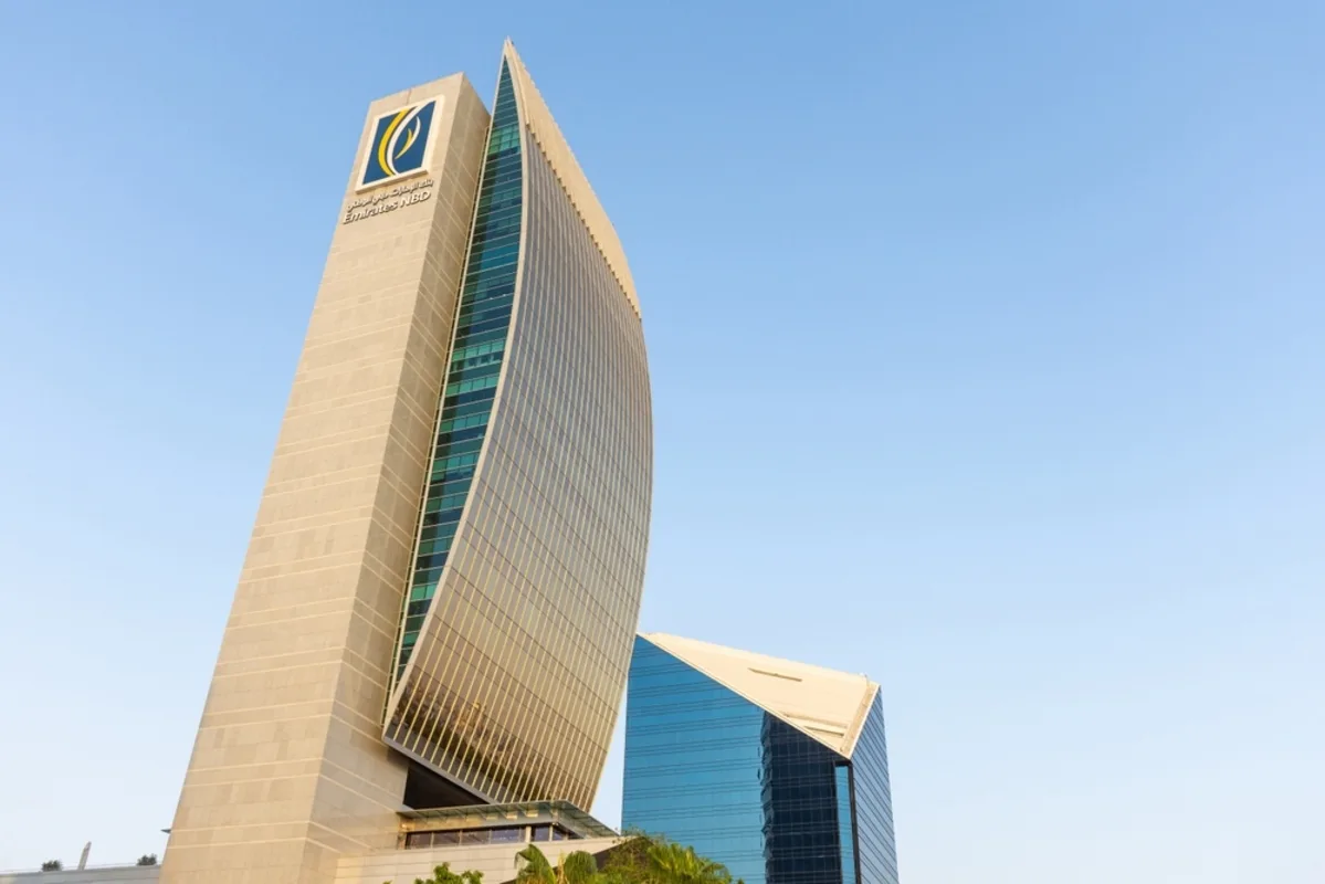 بنك الإمارات دبي الوطني يحصل على حصة الأغلبية في آر بي إل