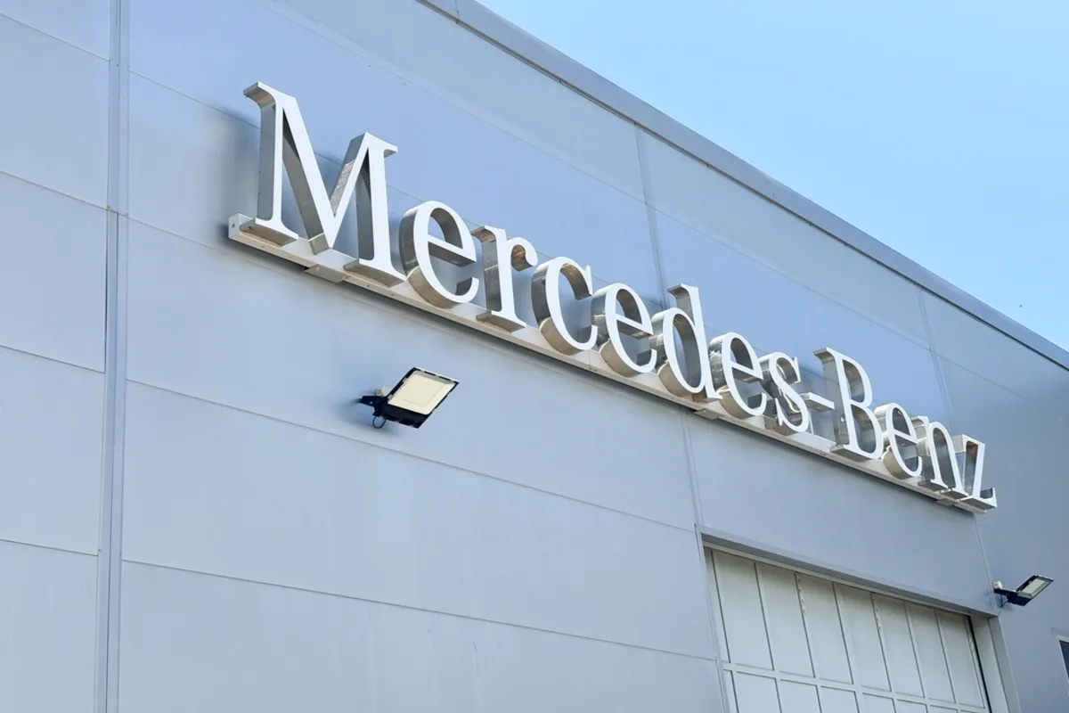 أرباح مرسيدس بنز تهبط بشكل كبير في الربع الثالث