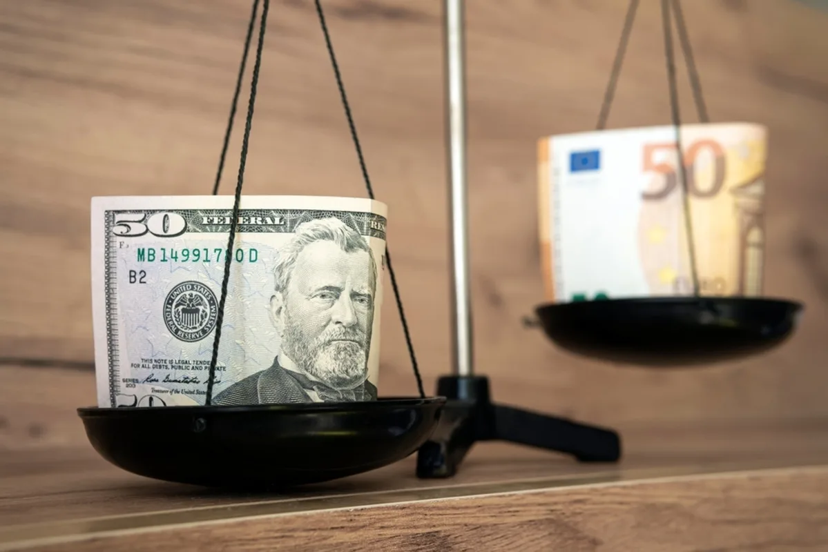 ارتفاع الدولار مقابل العملات الرئيسية