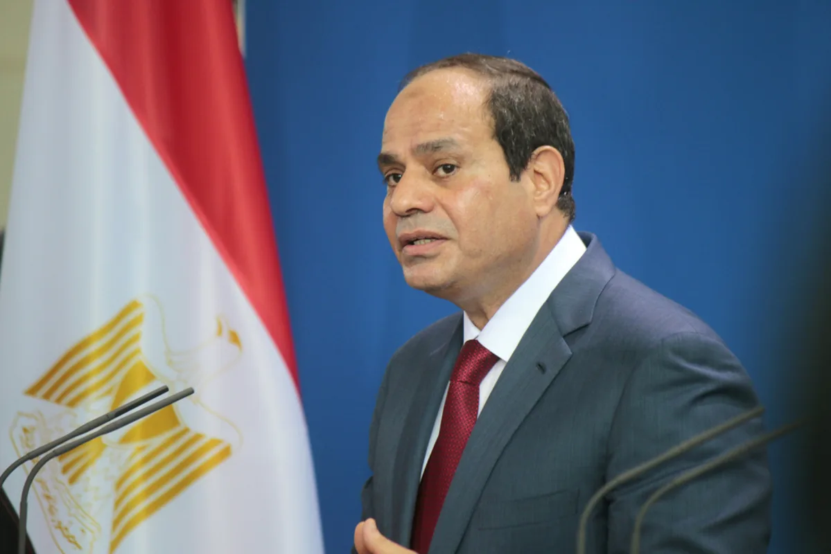 السيسي يصدر توجيهًا بعلاج المستفيدين من صندوق تكريم الشهداء مجانًا