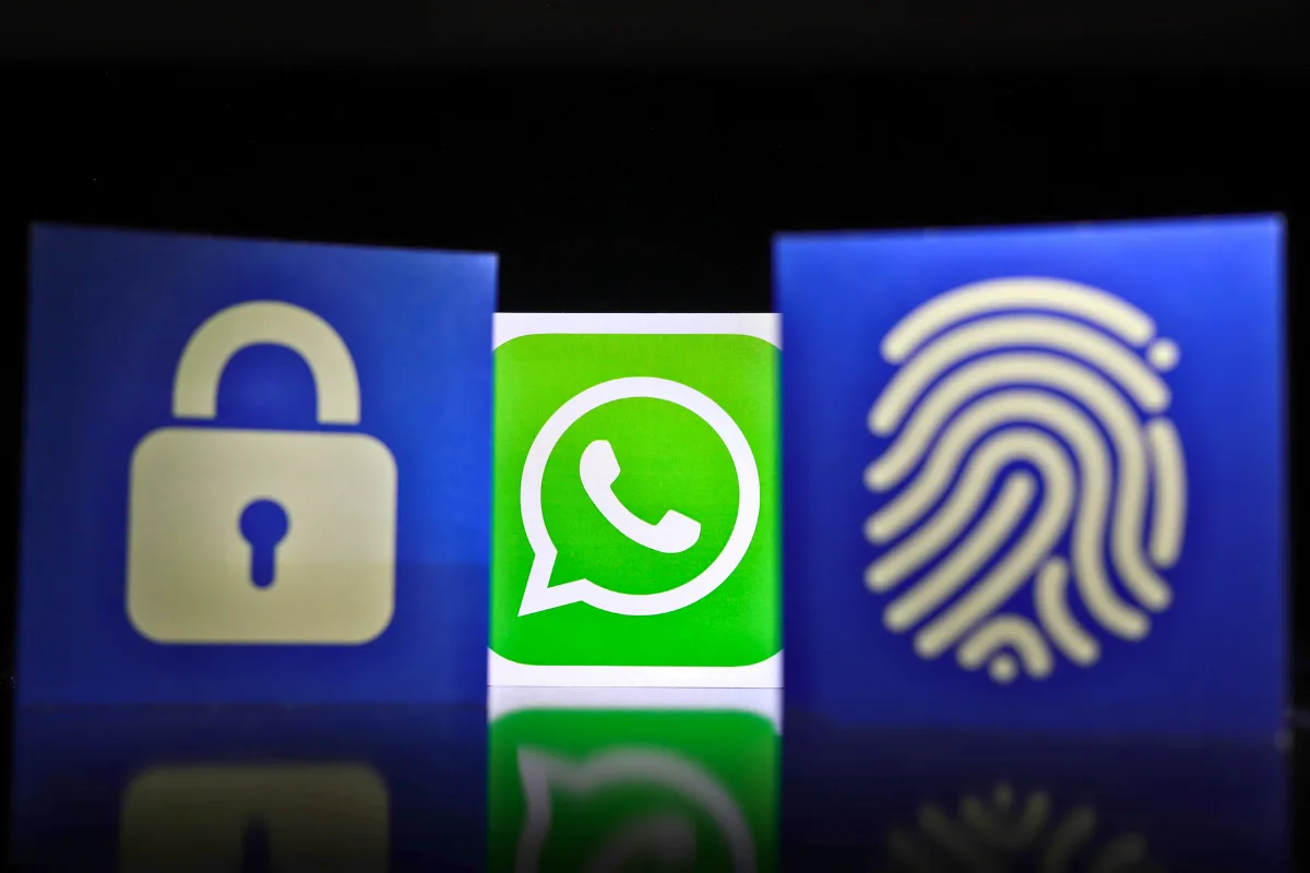 “واتساب” تعتمد البصمة الرقمية لتعزيز حماية المستخدمين