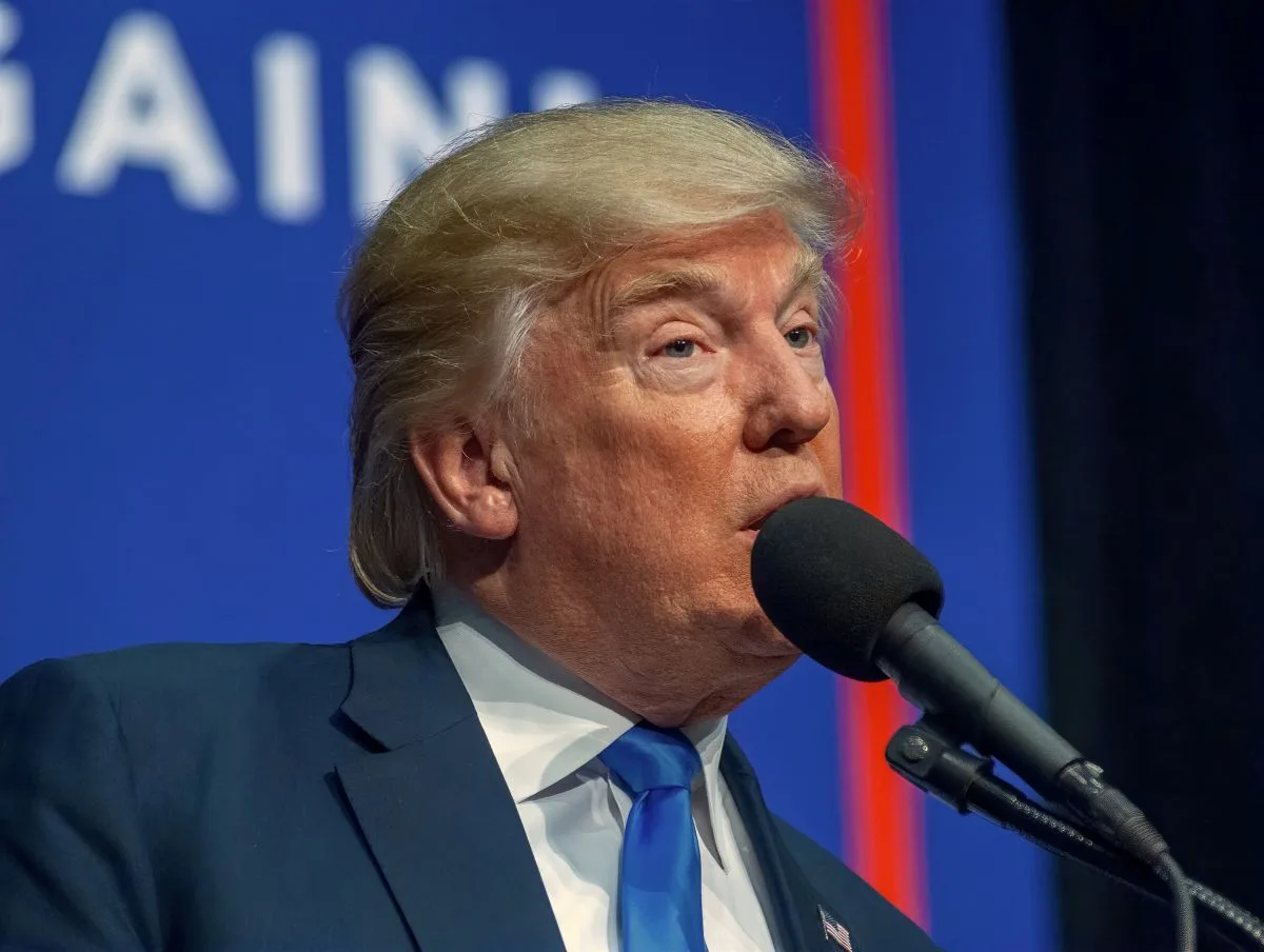 الرئيس الأمريكي دونالد ترامب يلقي كلمة خلال مؤتمر صحفي