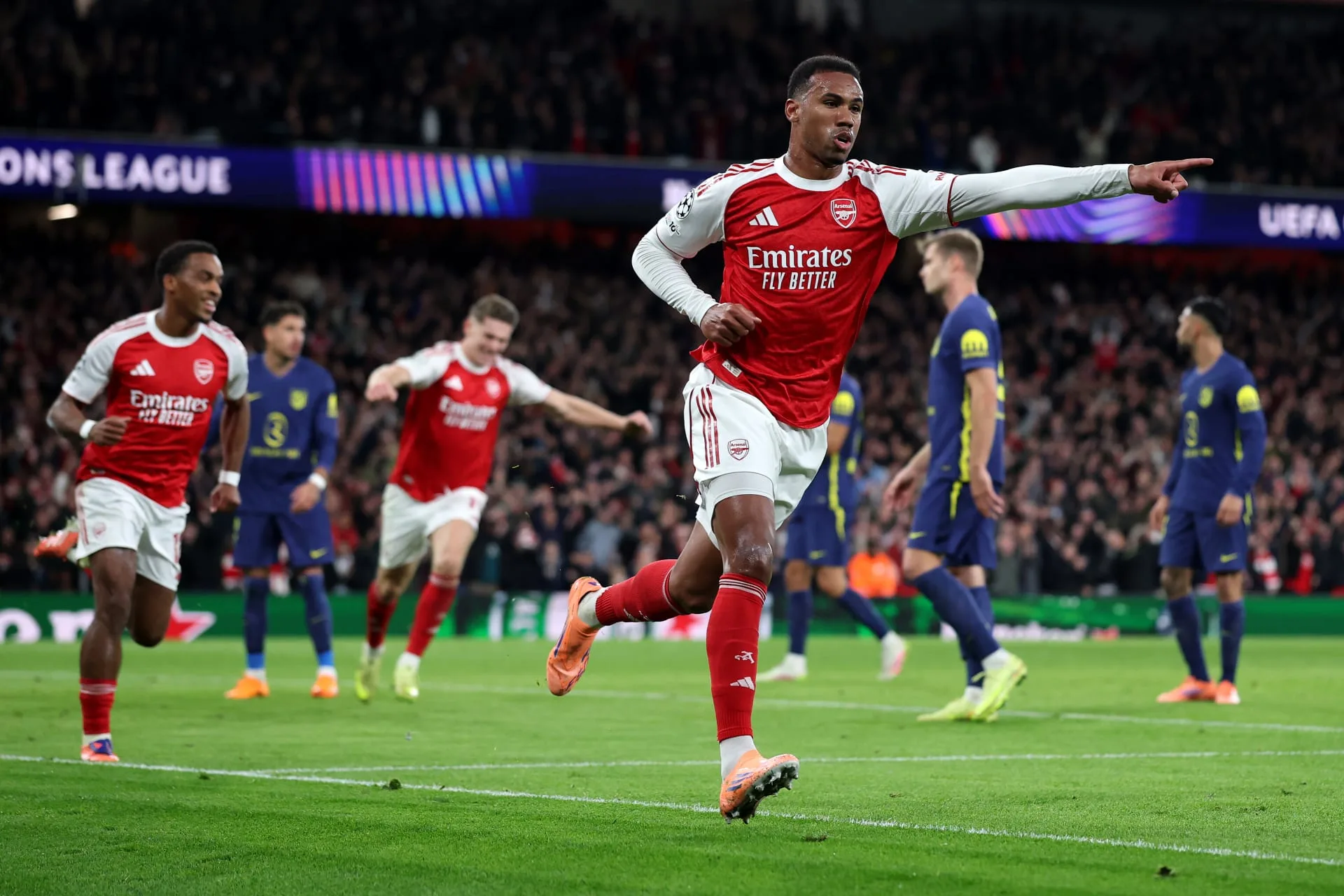 آرسنال يواجه توتنهام في ديربي شمال لندن بالجولة 13 من الدوري الإنجليزي الممتاز