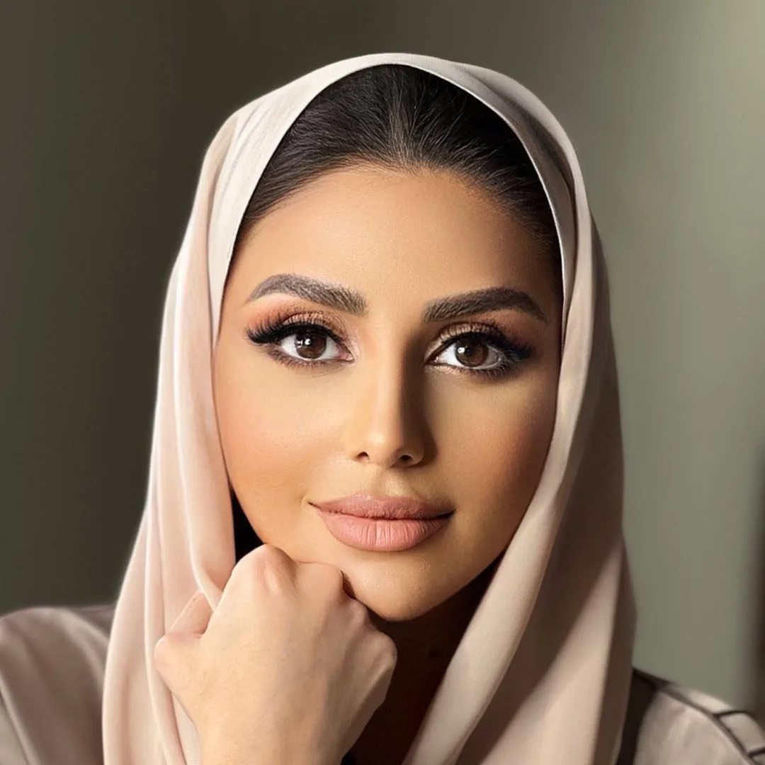 إصابة المؤثرة السعودية إيناس الحنطي وابنتها بالعفن الأسود