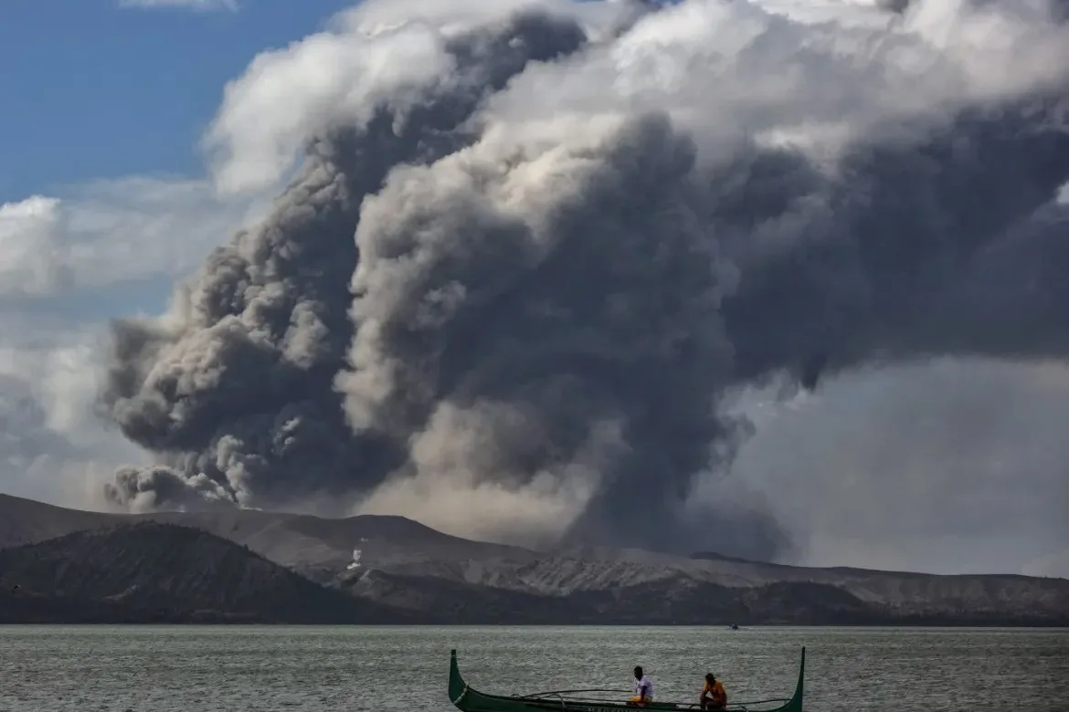 بركان تال في الفلبين