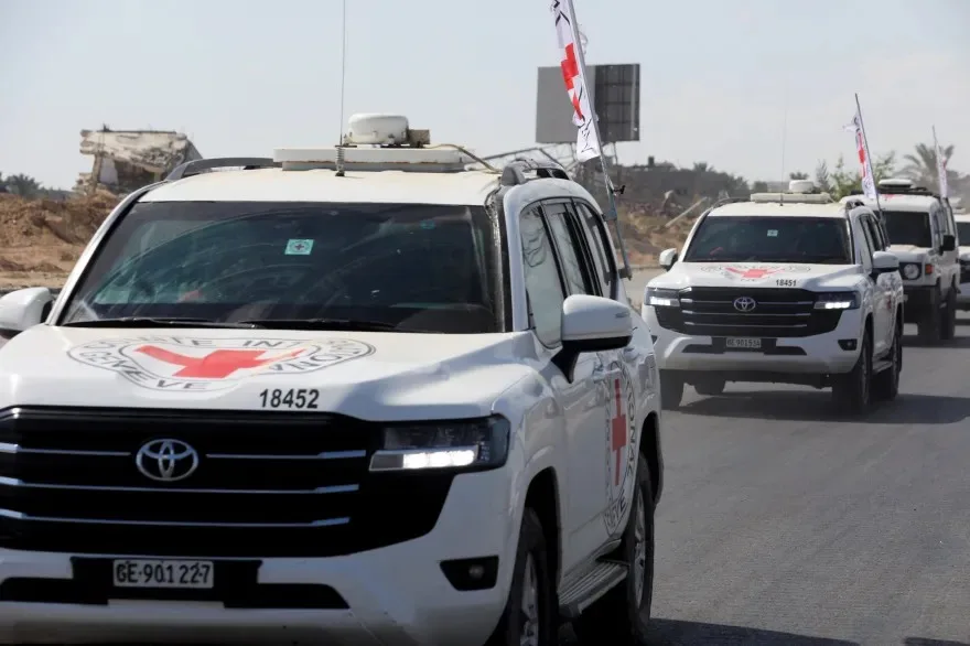 إسرائيل تتسلم رفات رهينتين من الصليب الأحمر في غزة