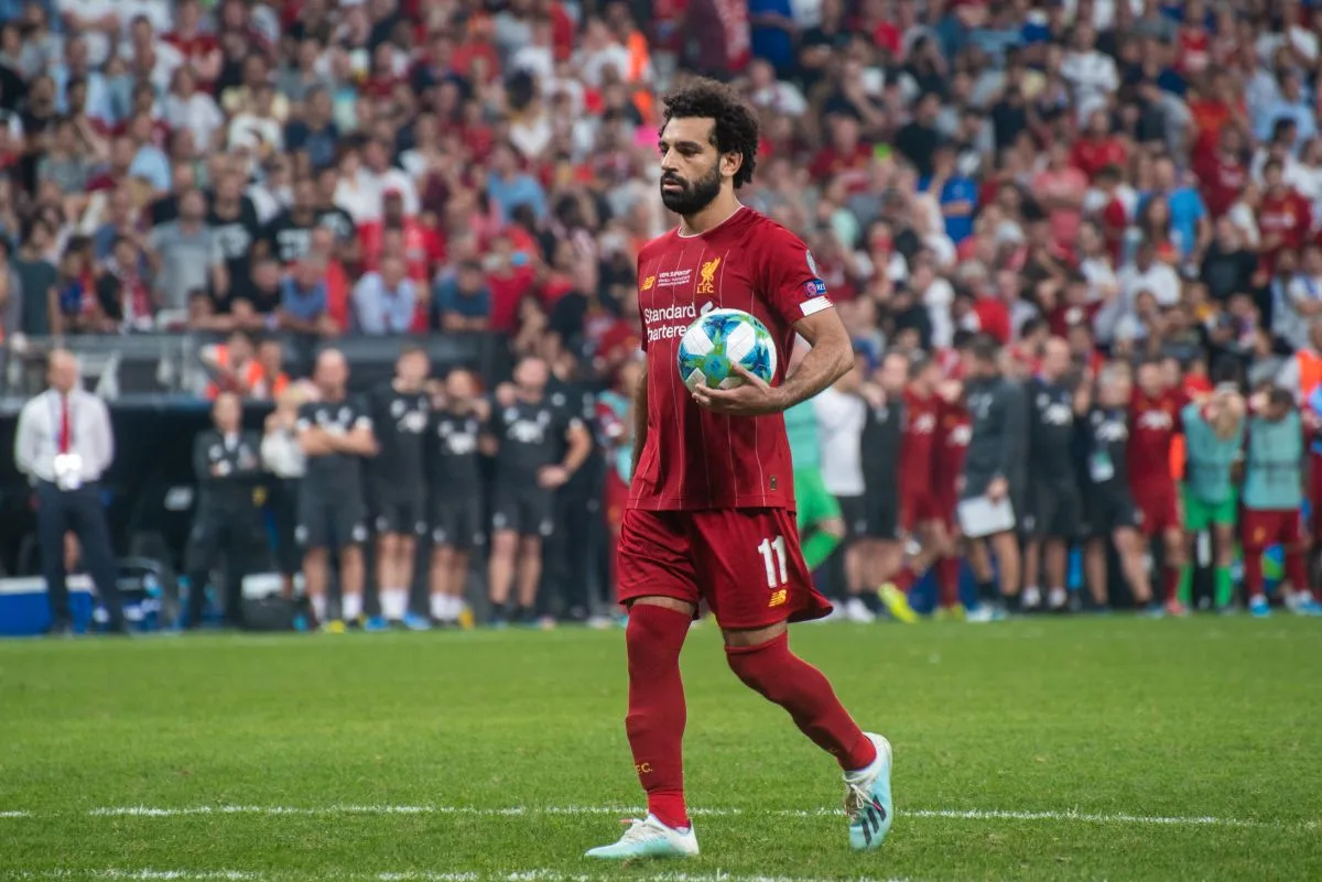 كاراجر: صلاح لا ينبغي أن يبدأ مباريات ليفربول خارج أنفيلد