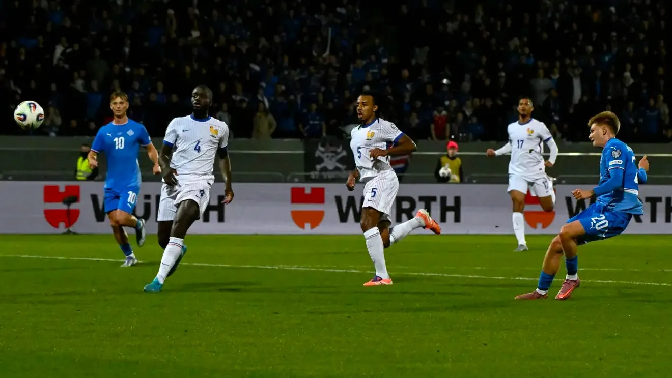 منتخب فرنسا في مواجهة آيسلندا