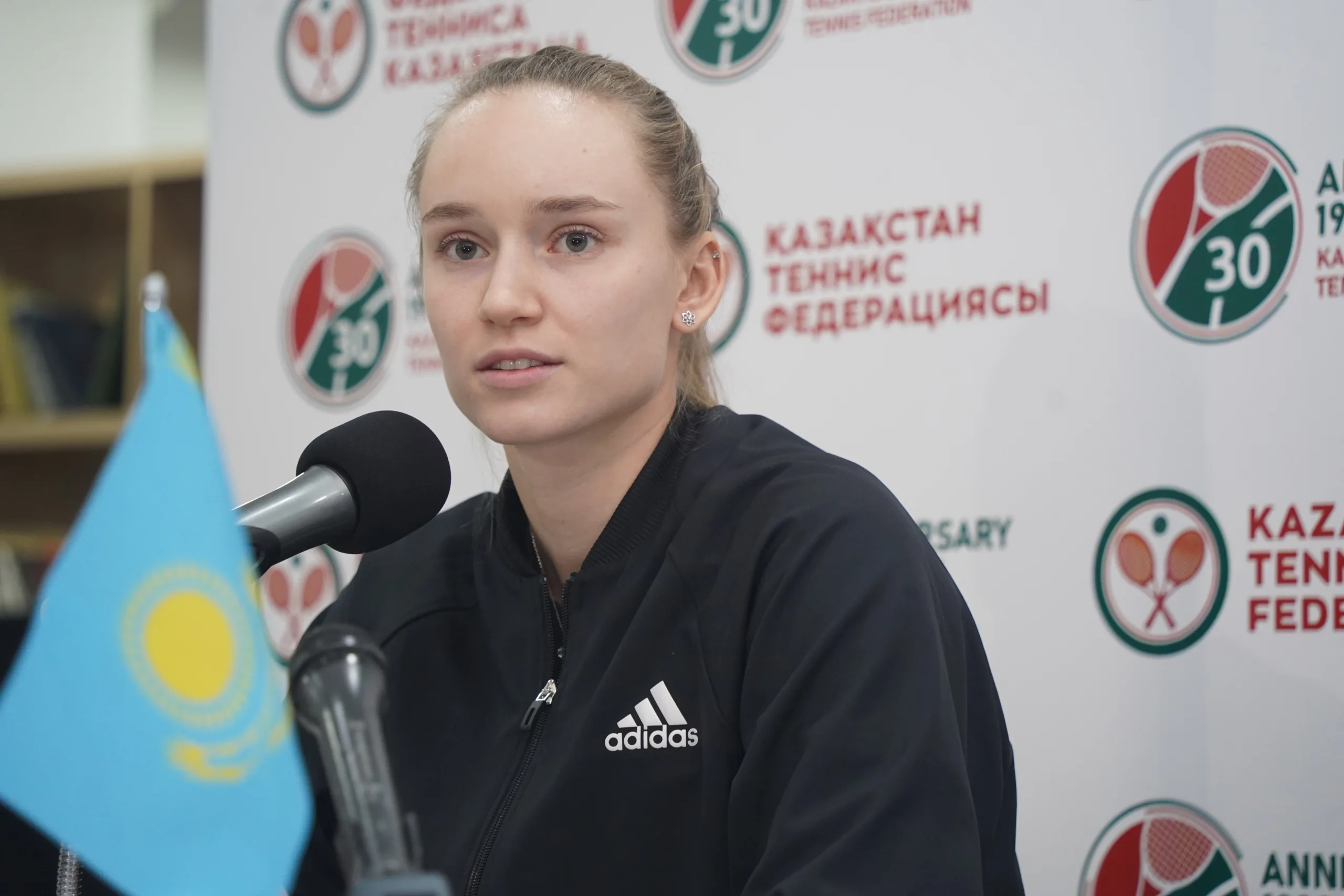 ريباكينا تتوج بلقب نهائيات محترفات التنس 2025 في الرياض