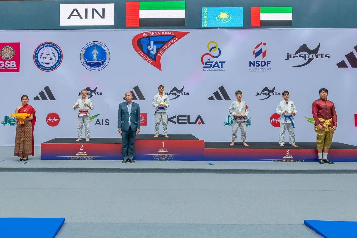 منتخب الجوجيتسو الإماراتي يرفع العلم في بانكوك