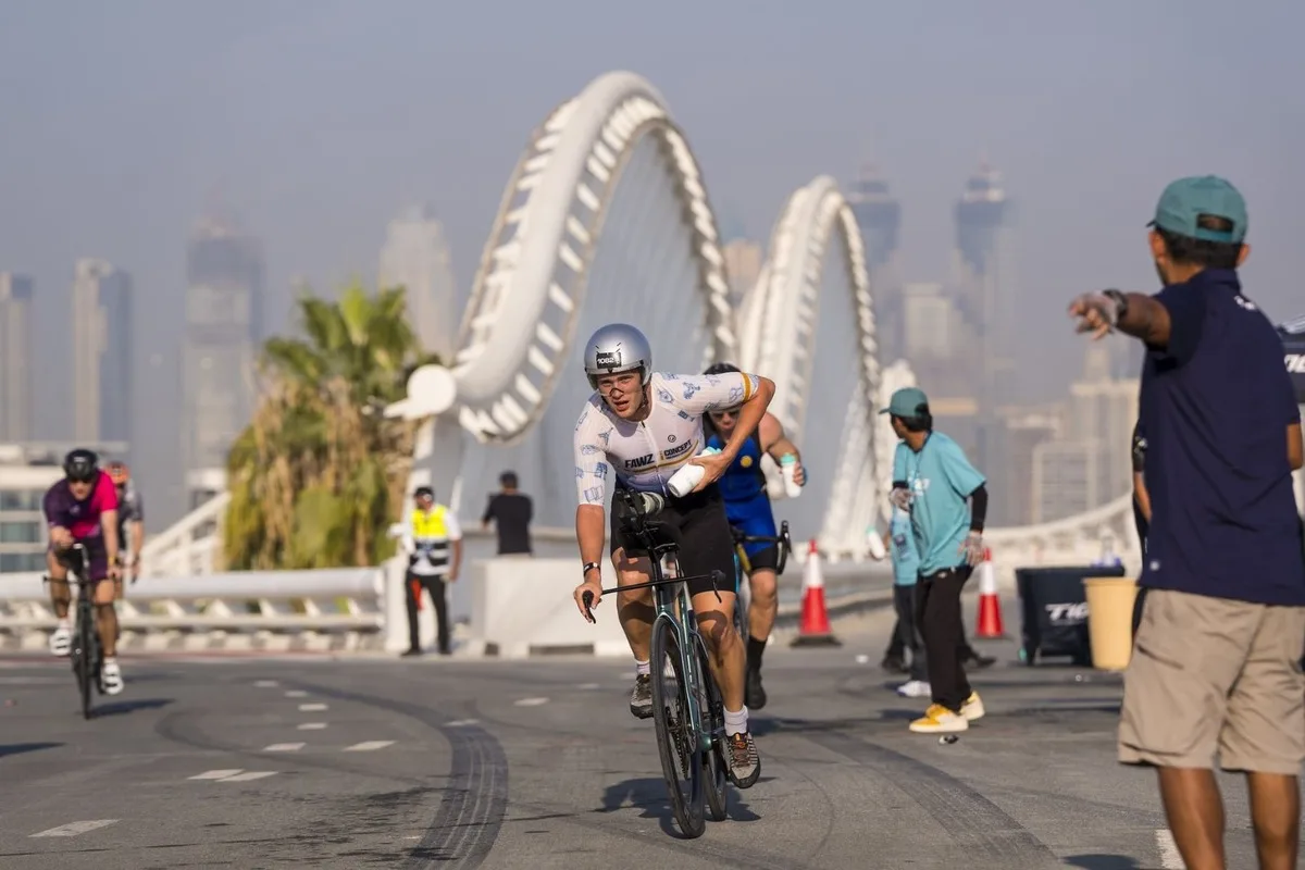 تتويج كوينتين أمارال بطل ترايثلون دبي