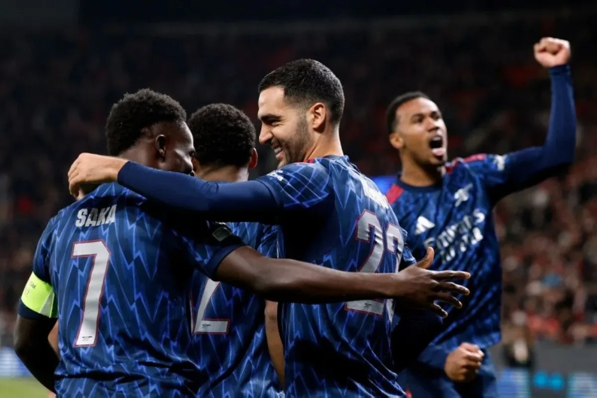 أرسنال يواصل تألقه ويهزم سلافيا بثلاثة أهداف دون رد