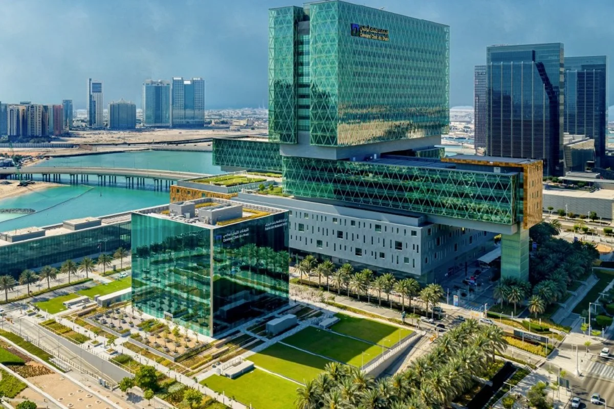 كليفلاند كلينك أبوظبي ينجح في زراعة جهاز مبتكر للذبحة الصدرية