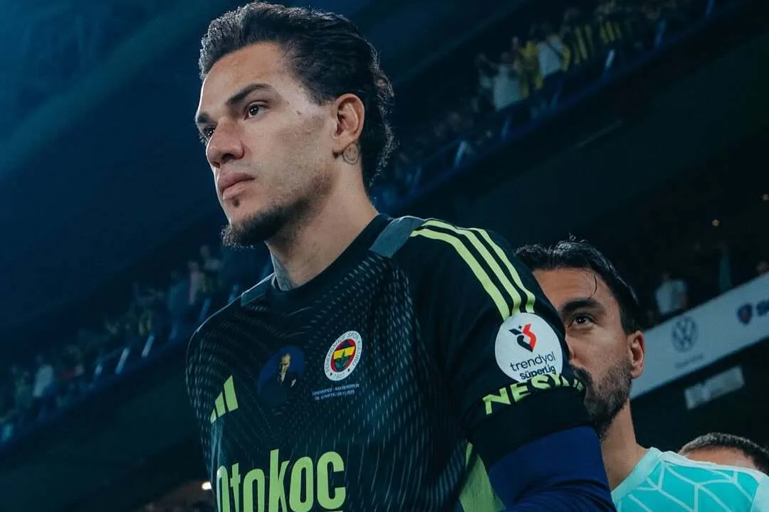 إيدرسون خلال مباراة مع فناربخشه