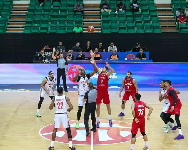 انتصارات إماراتية في سوبر غرب آسيا.. الشارقة وشباب الأهلي يتألقان