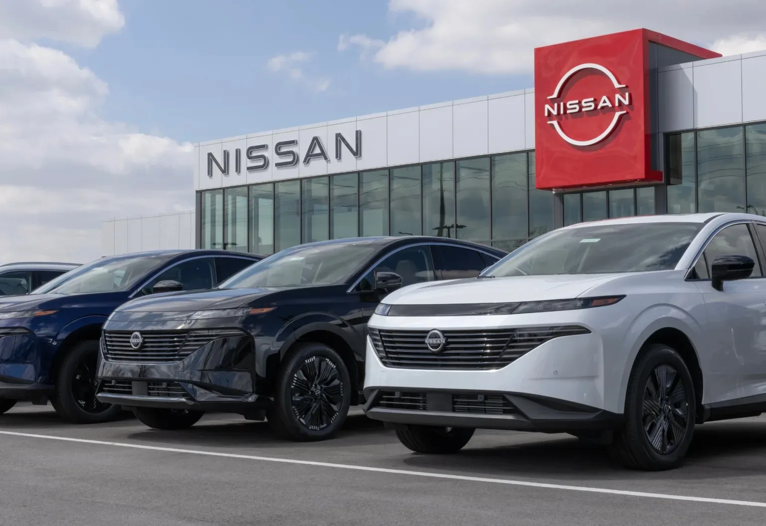 فحص سيارات نيسان سنترا في مركز الصيانة