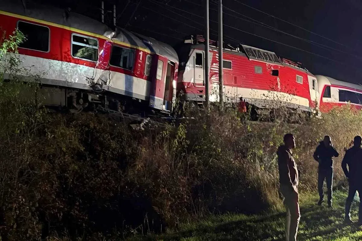 سلوفاكيا: عشرات المصابين في حادث تصادم قطارين