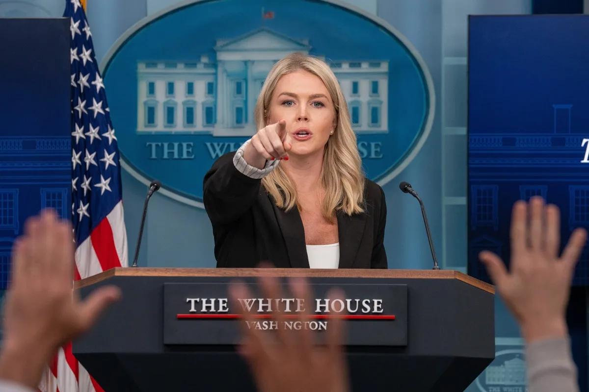 بعد الغزل.. رد أوربان على رفض عرضه من متحدثة البيت الأبيض