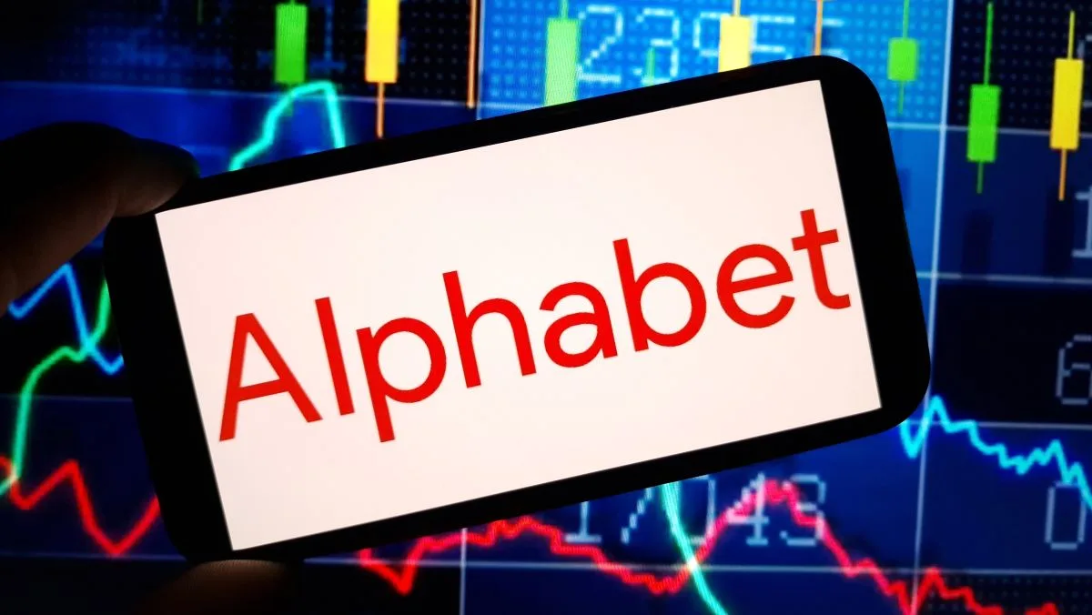 ألفابت تقترب من نادي الـ 4 تريليونات دولار بدفع من موجة الذكاء الاصطناعي