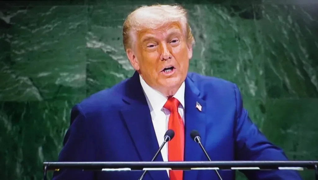 ترامب يلمح إلى فرض عقوبات قاسية على إيران بسبب تعاونها مع روسيا