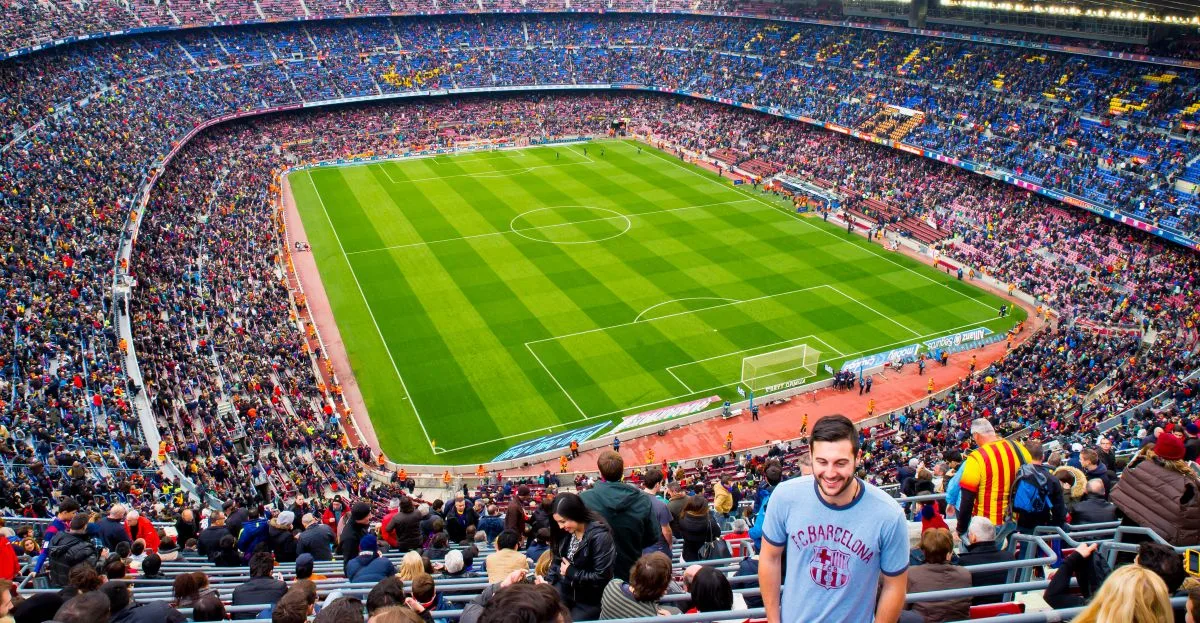 يويفا يوافق على عودة برشلونة إلى كامب نو