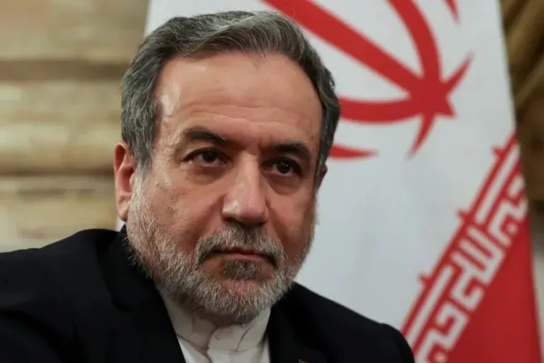 إيران: إطلاق سراح فرنسيين اثنين انطلاقا من “سماحة الإسلام”