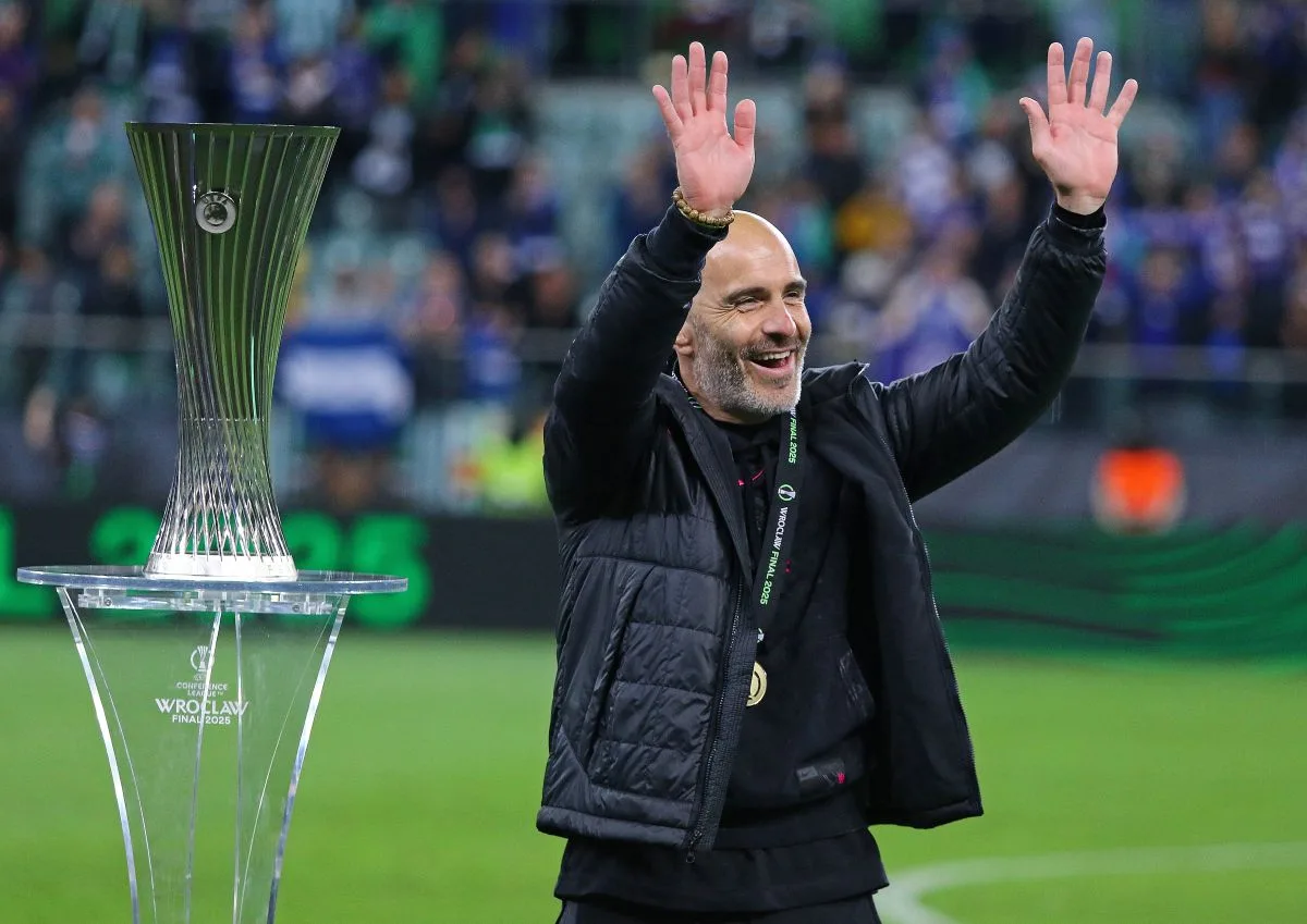 المدرب إنزو مارسكا يحتفل بفوز دوري أوروبا في نهائي وروتسلاف 2024