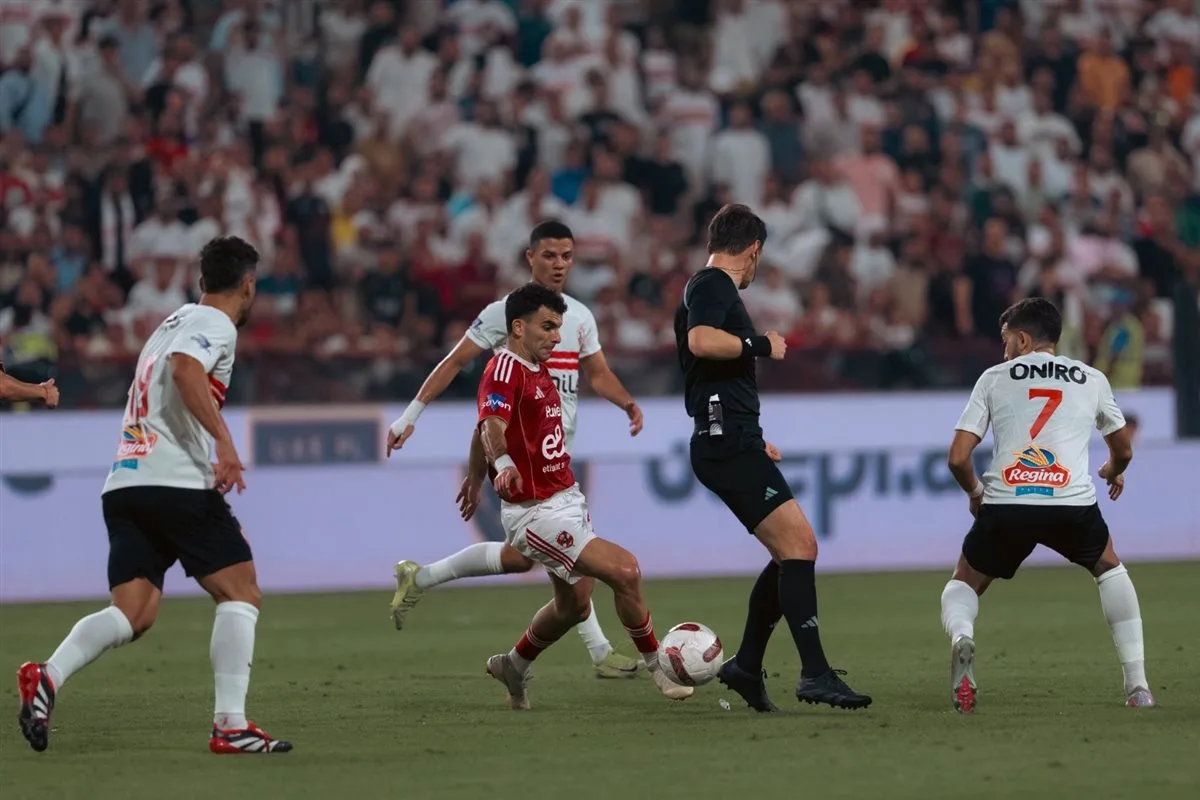 الأهلي يتفوق على الزمالك ويتوج بلقب كأس السوبر