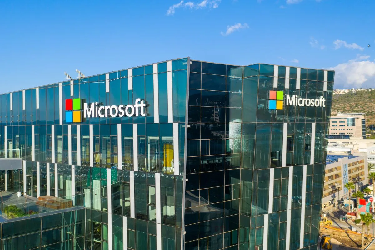 مايكروسوفت تستثمر أكثر من 15 مليار دولار في الإمارات
