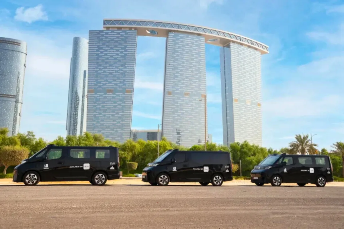 “أوبر” و”وي رايد” تطلقان أول روبوتاكسي ذاتي القيادة بالكامل في أبوظبي