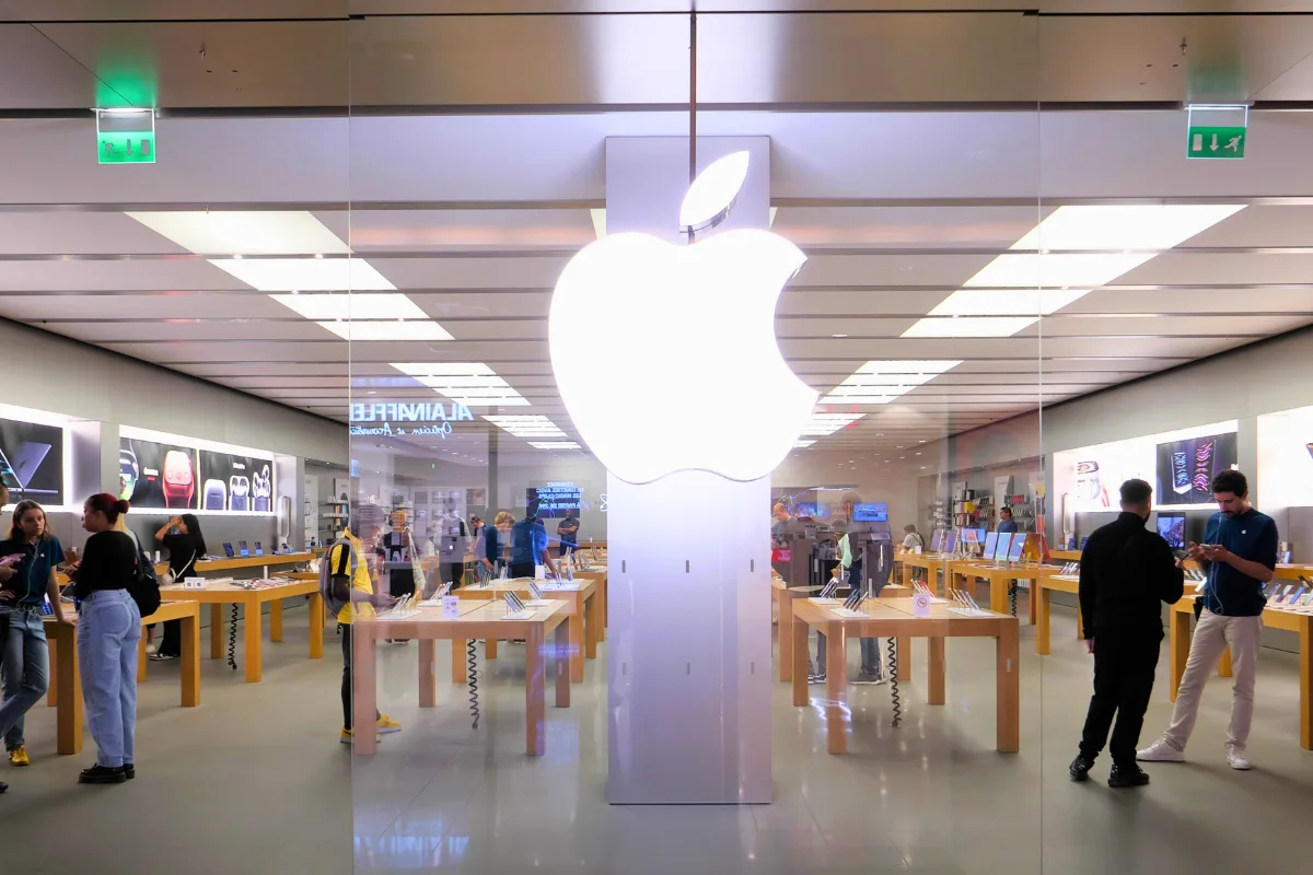 آبل تستعيد صدارة سوق الهواتف الذكية عالميًا لأول مرة منذ أكثر من عقد