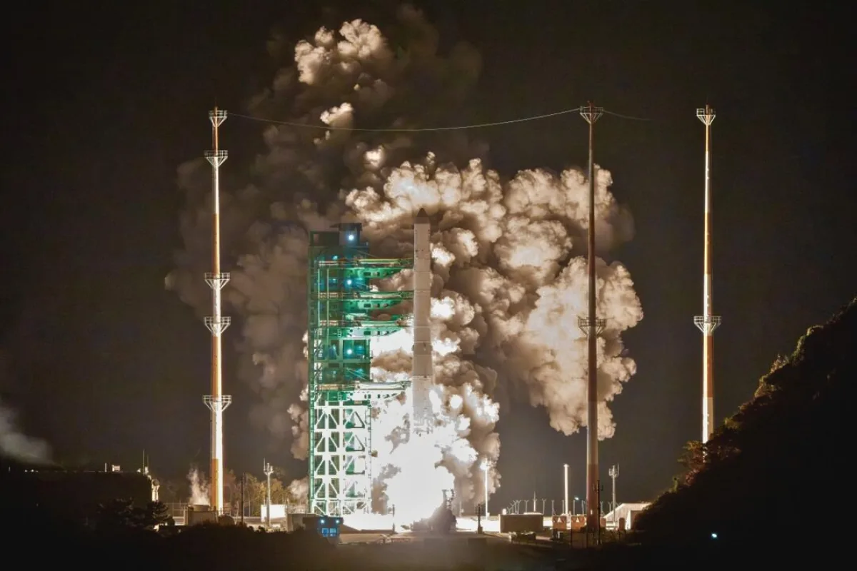 كوريا تنجح في إطلاق صاروخها الفضائي الرابع