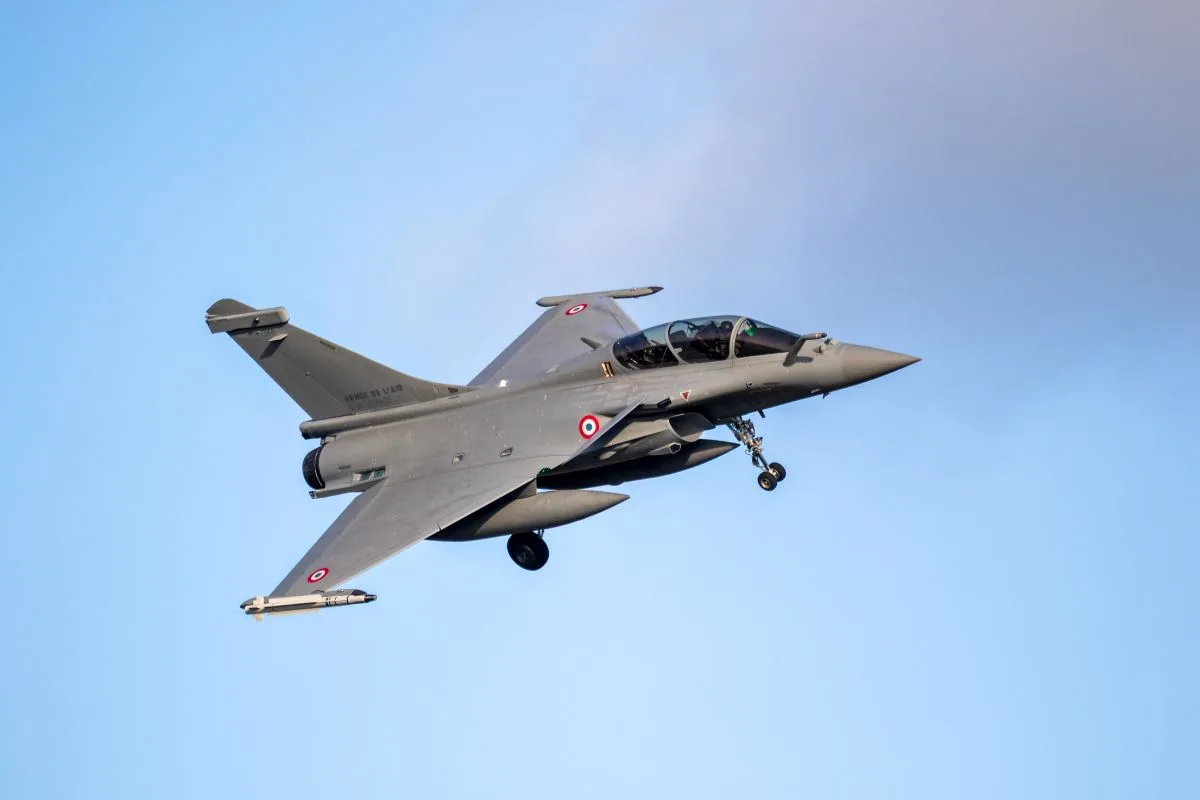 زيلينسكي: أوكرانيا طلبت 100 مقاتلة رافال من فرنسا