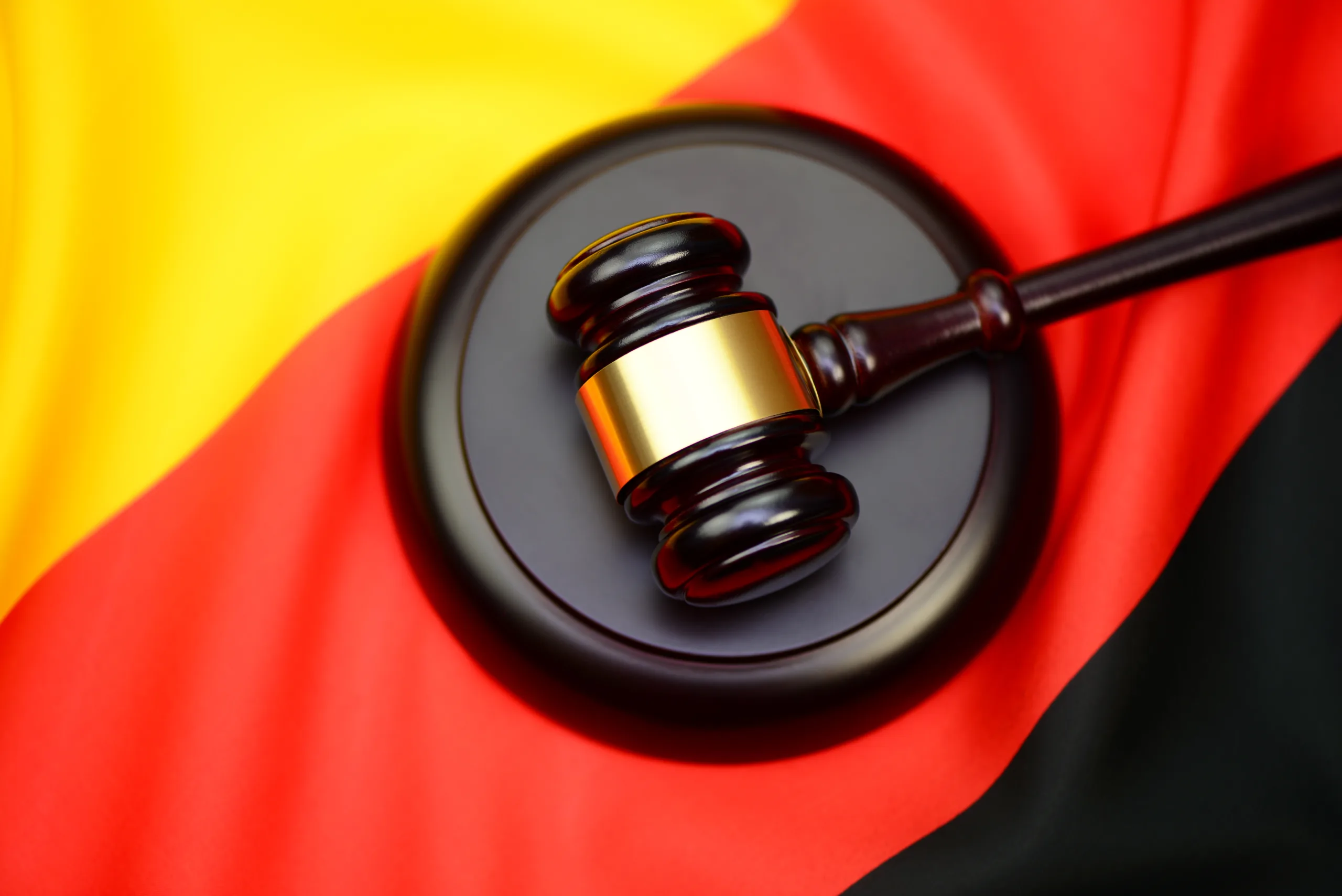 ألمانيا تحاكم 5 متهمين بارتكاب جرائم حرب في سوريا: تفاصيل وقائع المحاكمة