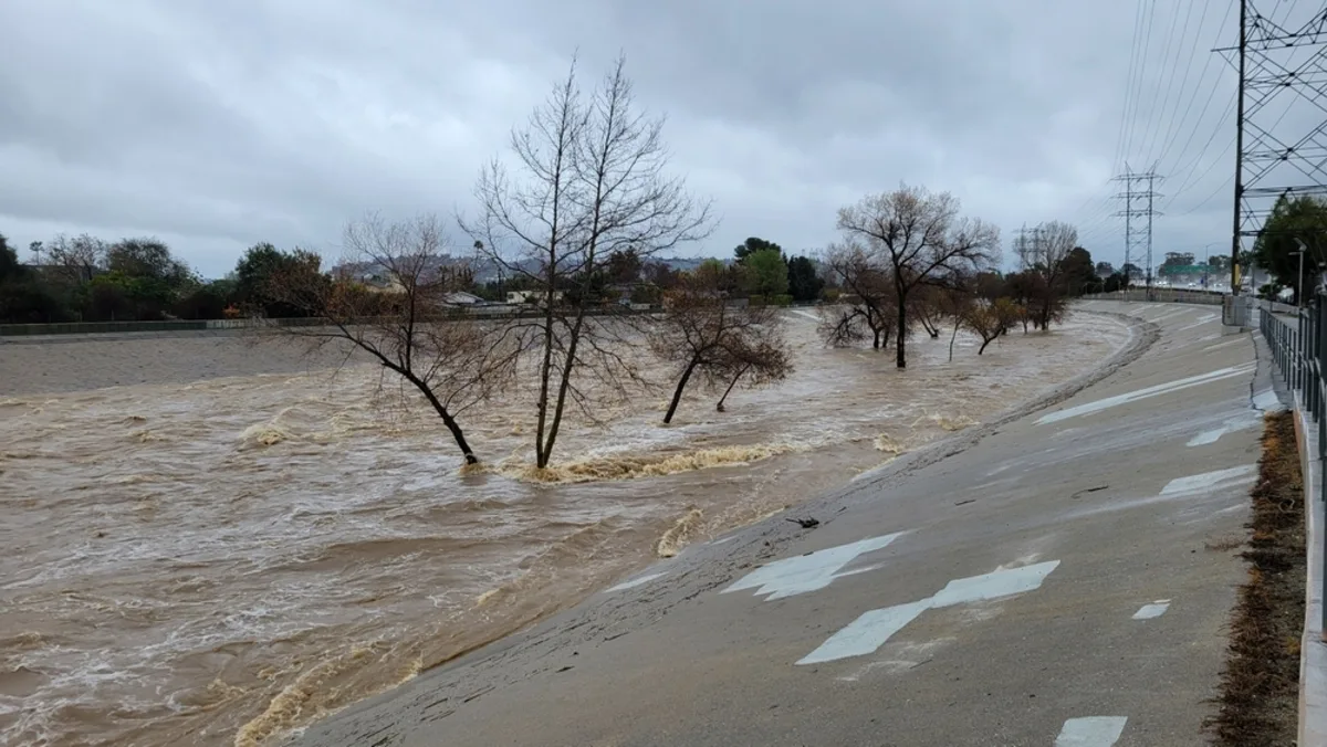 عاصفة كاليفورنيا تضرب لوس أنجلوس
