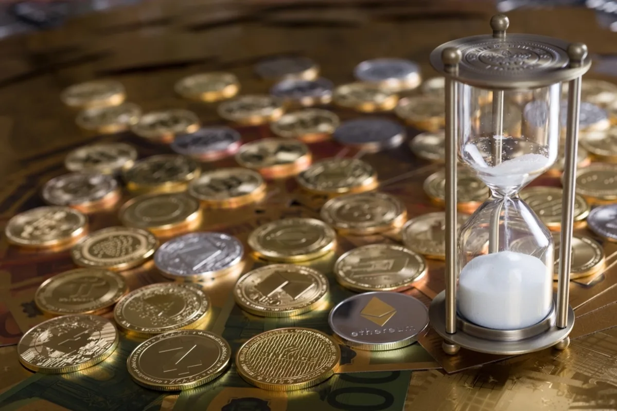 بيتكوين والإيثريوم يواصلان الانخفاض مع استمرار هبوط السوق الرقمي