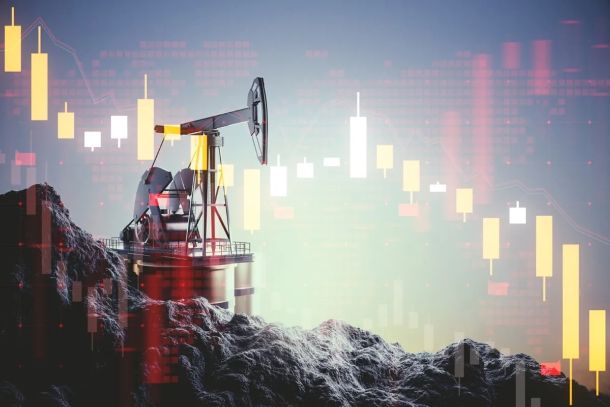 النفط ينخفض وسط عمليات بيع واسعة وارتفاع المخزونات الأمريكية