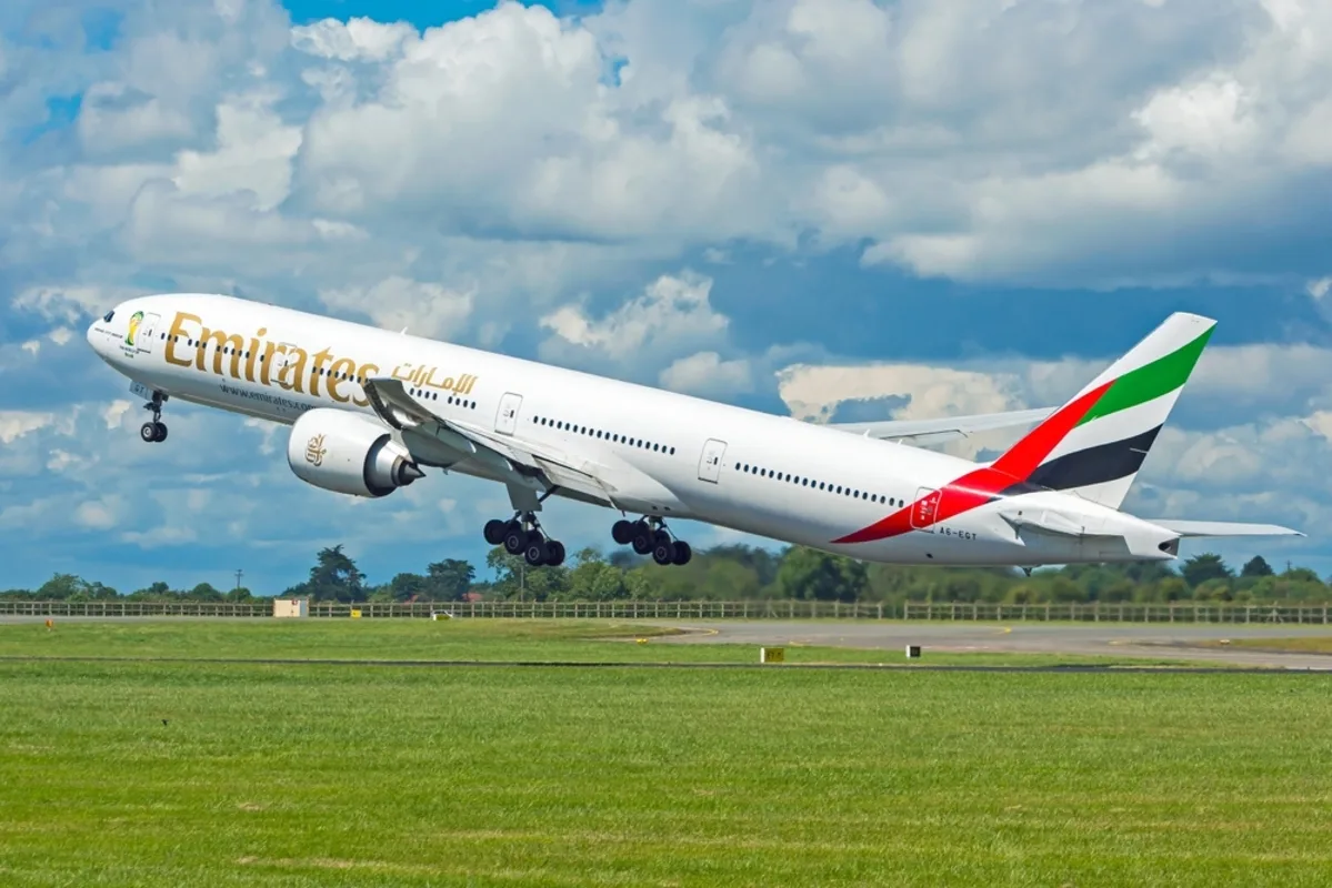 طيران الإمارات يعزز أسطوله بطائرات A350 بدعم HSBC