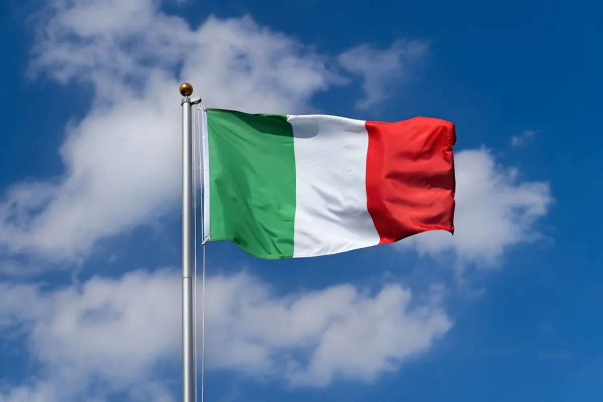 إيطاليا تطلب صرف أجور موظفيها في القواعد الأمريكية وسط الإغلاق