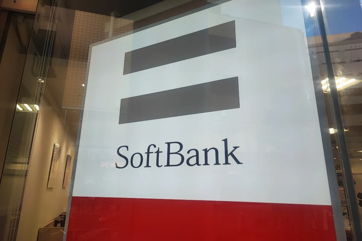 سوفت بنك يسجل نموًا قياسيًا في أرباح الربع الثاني بدعم أوبن إيه.آي