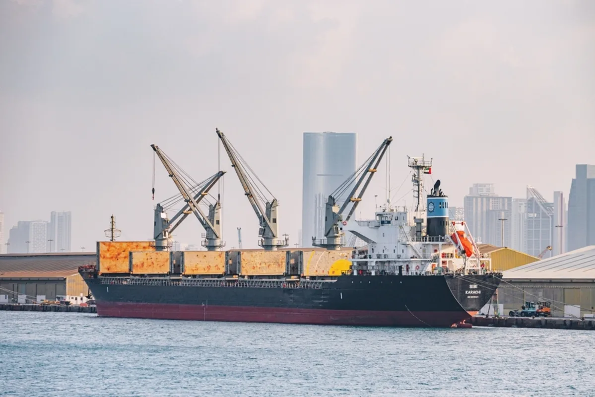 توقيع صفقة موانئ أبوظبي