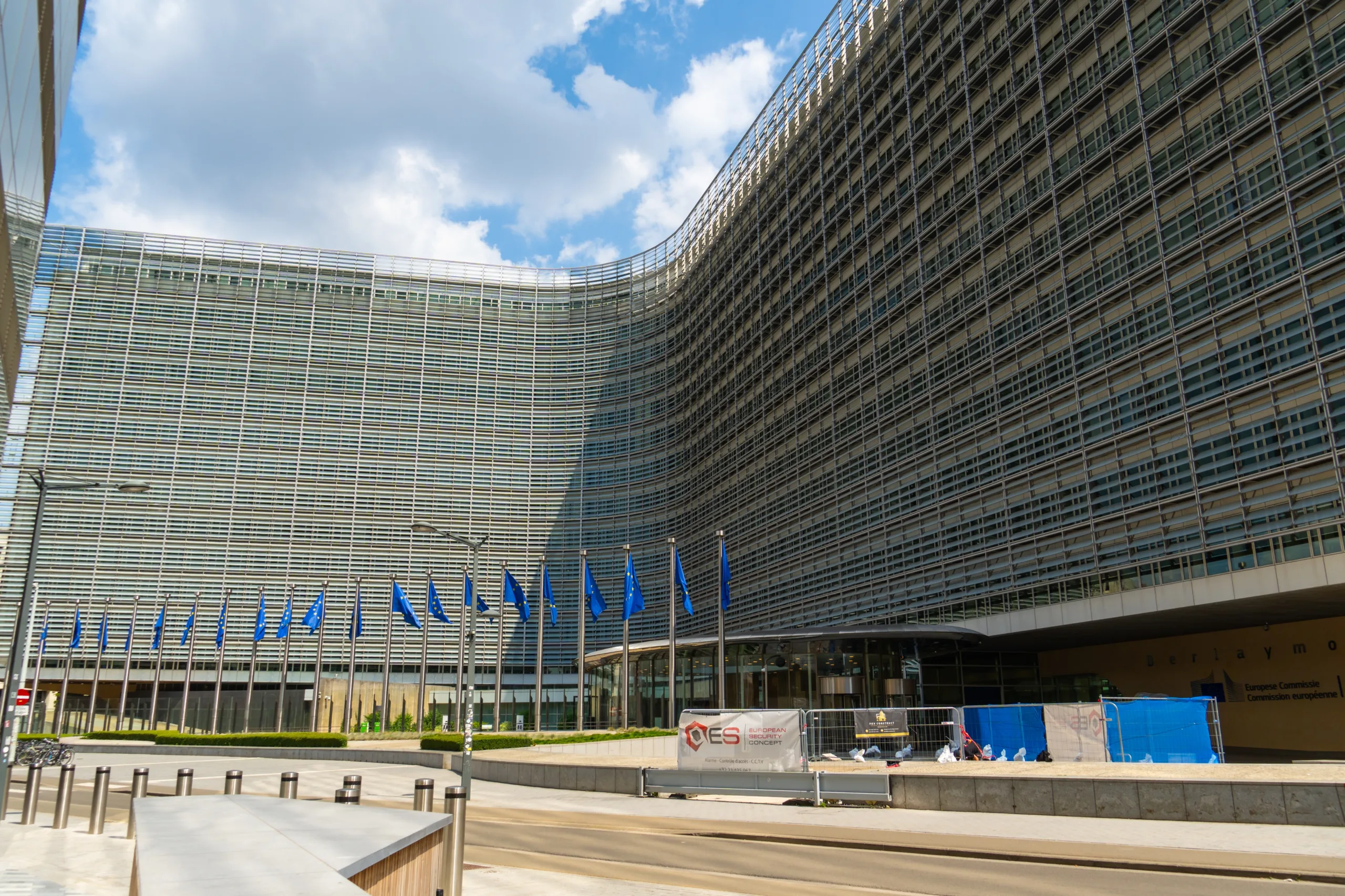 المفوضية الأوروبية تحول 6 مليارات يورو لأوكرانيا من عائدات الأصول الروسية المجمدة