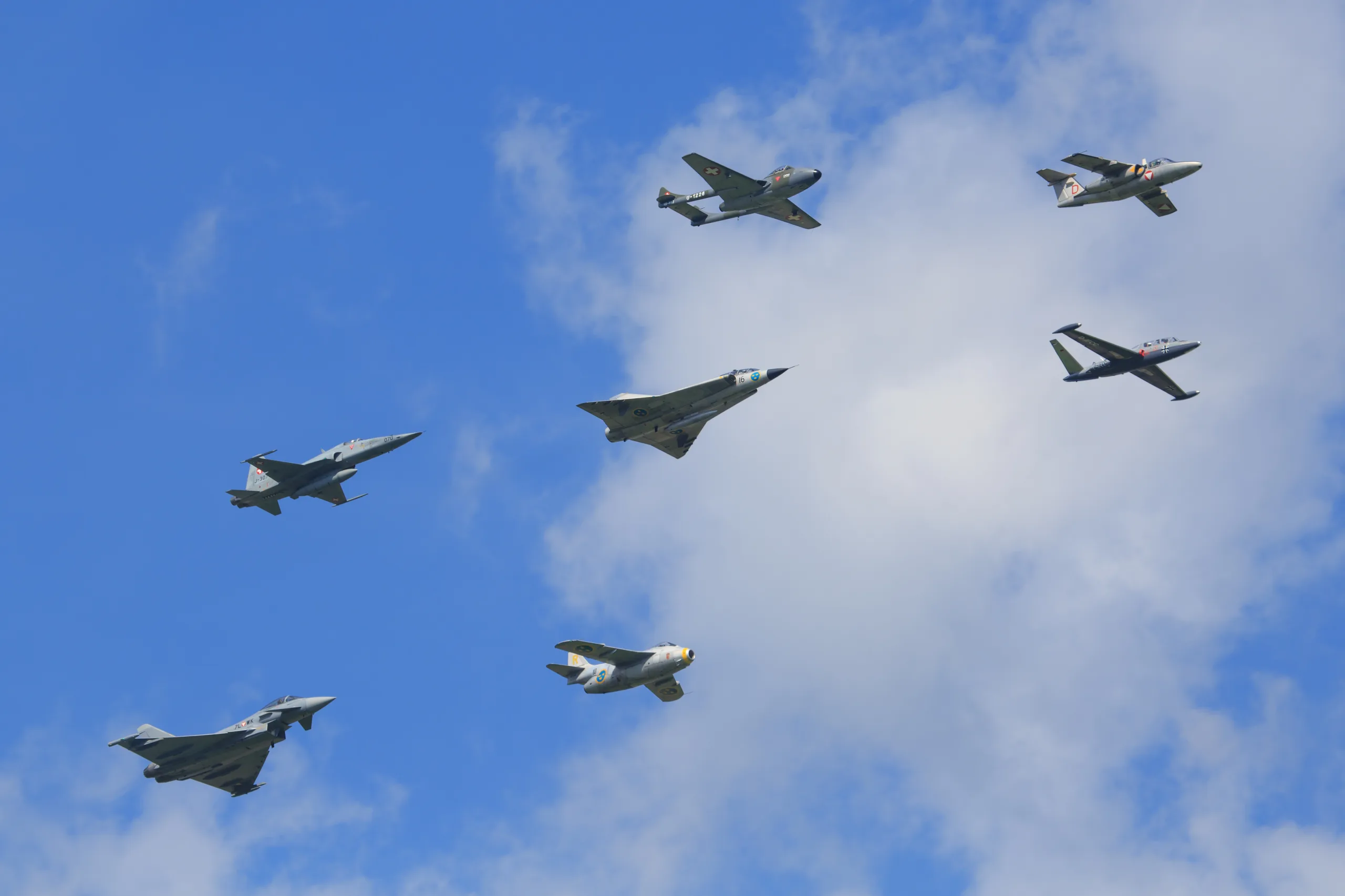 كولومبيا تشتري طائرات سويدية بمليارات الدولارات